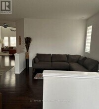 7 Woodvalley Ct in Hamilton, ON - Building Photo - Building Photo