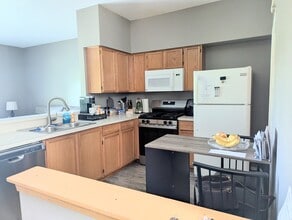 2502 Oak Tree Ln in Plainfield, IL - Building Photo - Building Photo