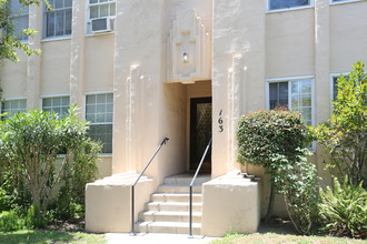 163 N Clark Dr in Beverly Hills, CA - Building Photo - Building Photo