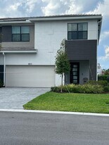 8813 Antarus Dr in Wellington, FL - Building Photo