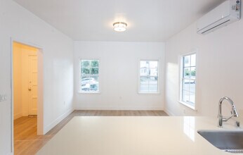 1344-1350 N Alta Vista Blvd in Los Angeles, CA - Foto de edificio - Building Photo