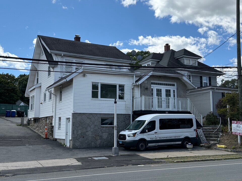 95 New Canaan Ave in Norwalk, CT - Building Photo