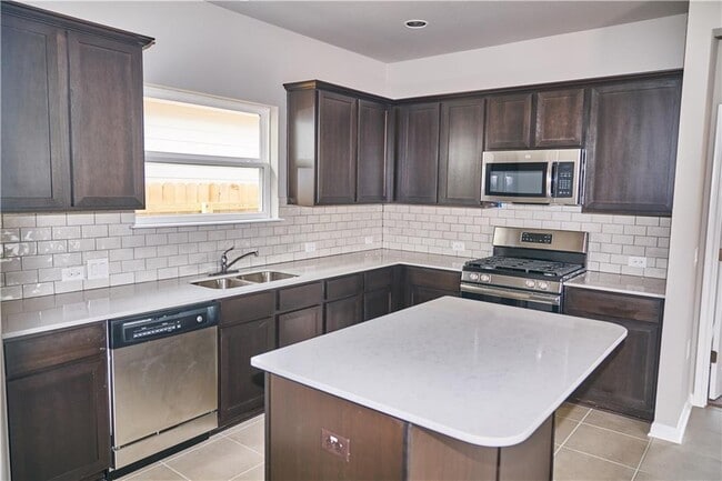 816 Durness Dr
