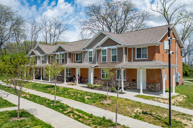 Sutter View Apartments and Townhomes in Cincinnati, OH - Foto de edificio - Primary Photo