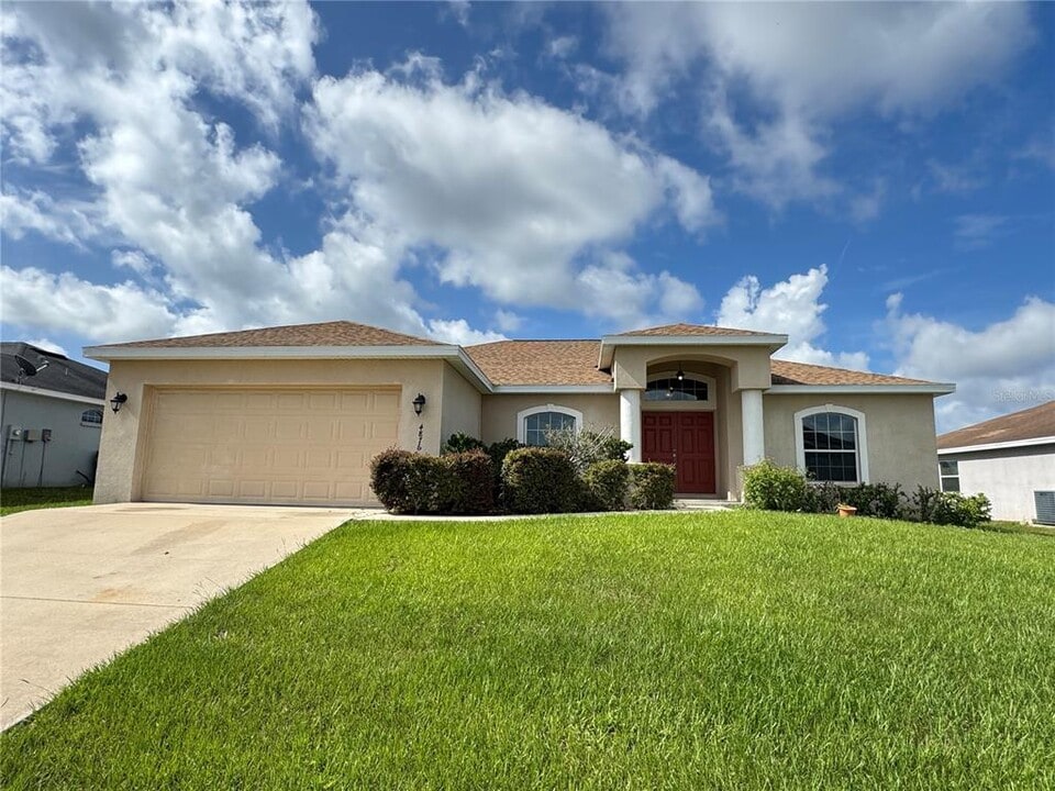 4876 Summerfield Cir in Winter Haven, FL - Building Photo