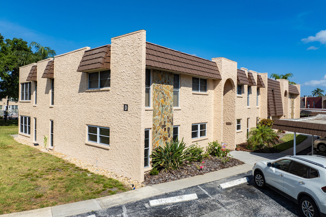 The Gardens in Seminole, FL - Foto de edificio