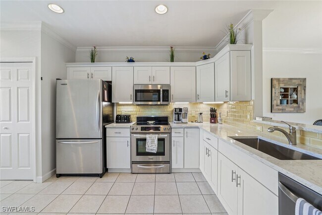 property at 3047 Horizon Ln