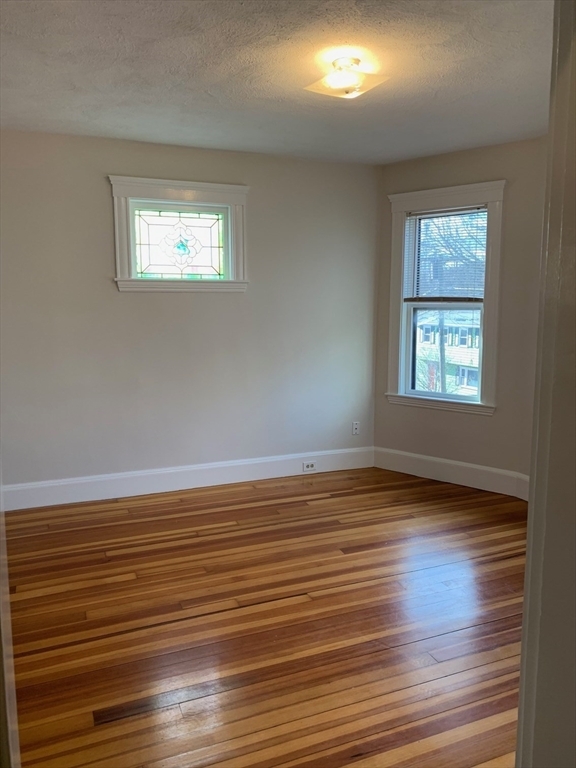 12 Grandview St, Unit 2 BED 1 BATH CLEANN in Boston, MA - Foto de edificio - Building Photo