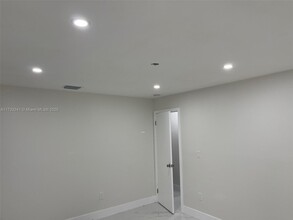 809 NW 97th St in Miami, FL - Building Photo - Building Photo