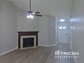 2015 Branch Tree Ln in Brandon, FL - Building Photo - Building Photo