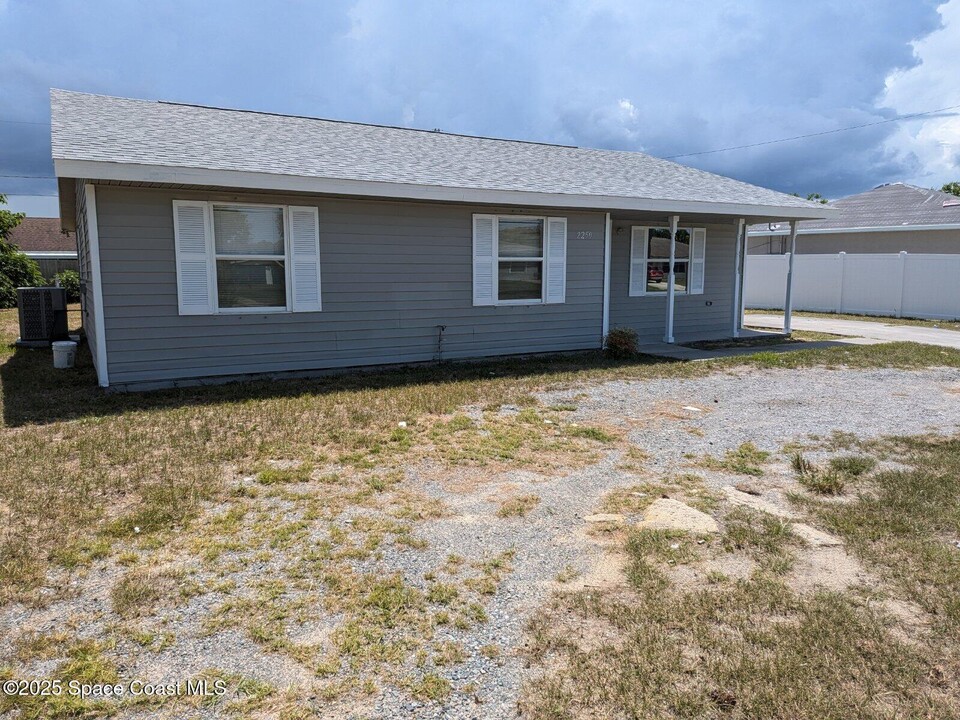 2250 Barna Ave in Titusville, FL - Building Photo