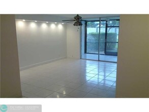 3650 Inverrary Dr in Lauderhill, FL - Building Photo - Building Photo