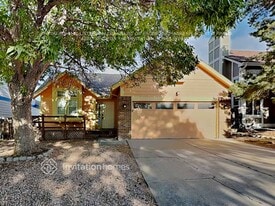 7736 Halleys Dr in Littleton, CO - Building Photo