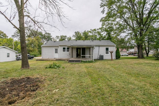 208 Brown Ave in Hallsville, MO - Foto de edificio - Building Photo