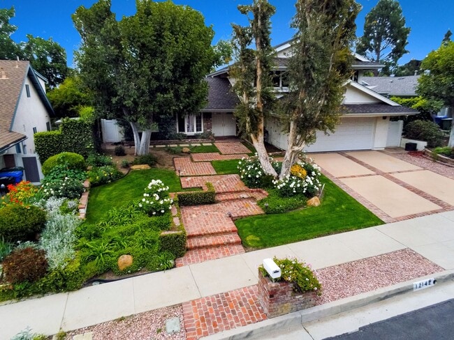 12142 Bowmore Ave in Los Angeles, CA - Building Photo - Building Photo