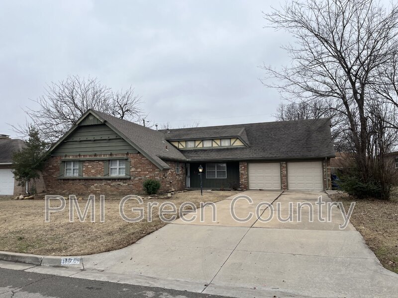 8174 E 31st Pl in Tulsa, OK - Building Photo