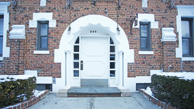 245 96th St in Brooklyn, NY - Foto de edificio - Building Photo