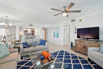 25 Bluebill Ave in Naples, FL - Building Photo - Building Photo