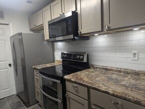 101 Warm Springs Cir in Roswell, GA - Building Photo - Building Photo