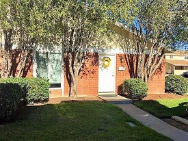 7870 Camino Jonata in San Diego, CA - Building Photo