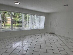 6884 NW 14th St in Plantation, FL - Building Photo - Building Photo