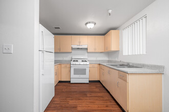 ML Shepard Manor in Los Angeles, CA - Building Photo - Interior Photo
