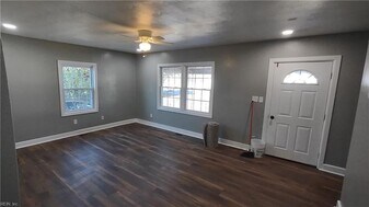 5949 Jefferson Ave in Newport News, VA - Building Photo