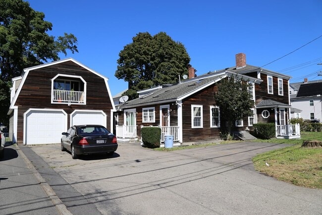 220 E Squantum St, Unit 1 in Quincy, MA - Building Photo - Building Photo