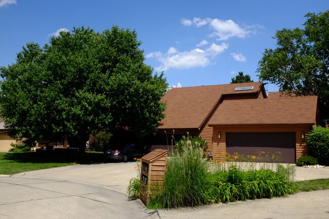 3 Lyndhurst Village Ct, Unit G in Savoy, IL - Building Photo - Building Photo