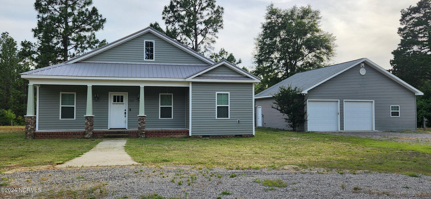 200 Lena Cir in Aberdeen, NC - Building Photo