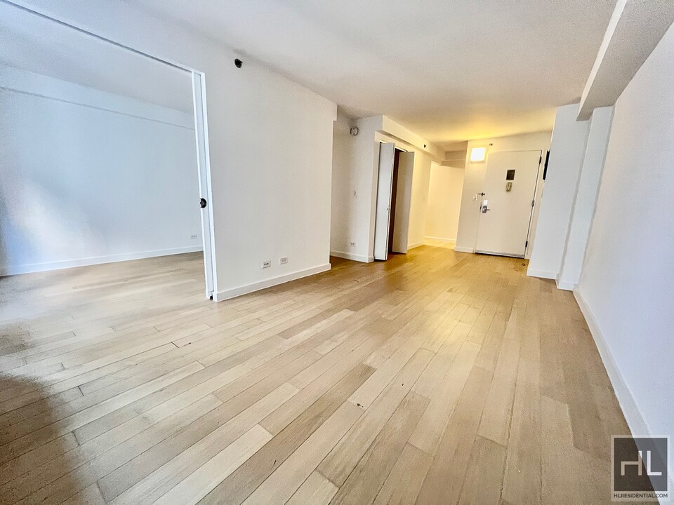 East 39th Street in New York, NY - Building Photo