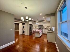 198 California St, Unit 3 in Newton, MA - Building Photo - Building Photo