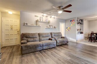 5150 Amesbury Dr in Dallas, TX - Building Photo - Building Photo