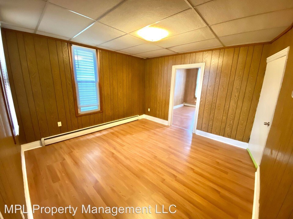 431 W Queen St in Annville, PA - Building Photo