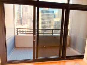 235 W Van Buren St, Unit 2621 in Chicago, IL - Building Photo - Building Photo
