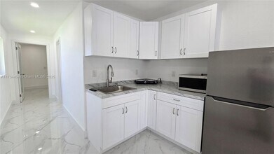 15586 SW 62nd Ter in Miami, FL - Building Photo - Building Photo