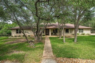 2013 Mayfield Dr in Round Rock, TX - Building Photo - Building Photo