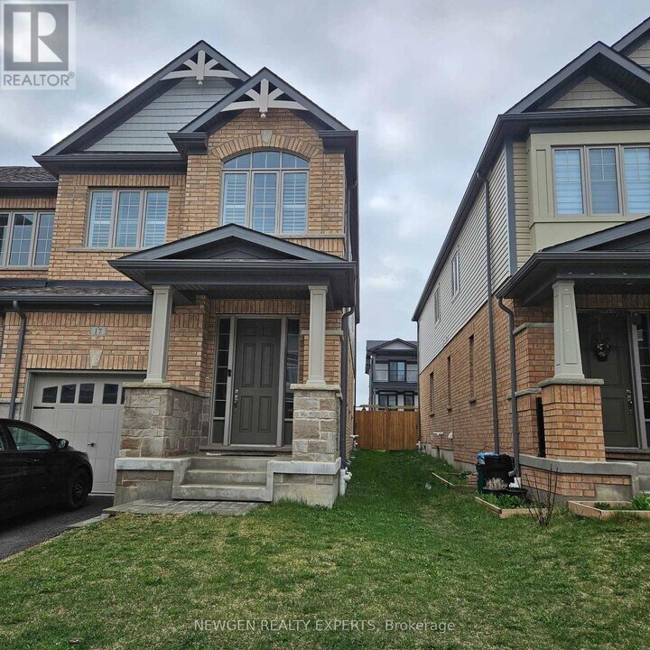 17 Stonehill Ave. in Kitchener, ON - Building Photo