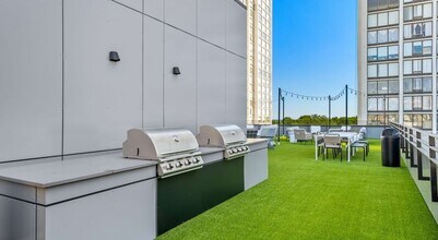 5440 N Sheridan Rd in Chicago, IL - Foto de edificio - Building Photo