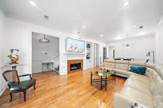 5136 Chevy Chase Dr in Houston, TX - Building Photo - Building Photo