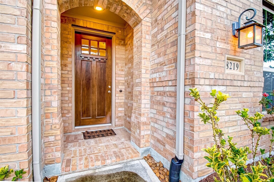 8219 Peppervine Ct in Conroe, TX - Building Photo