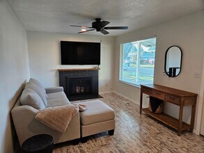 4986 13th Ave N in Keizer, OR - Building Photo - Building Photo