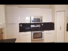 11343 NW 72nd Terrace in Doral, FL - Building Photo - Building Photo