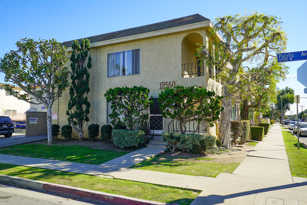 12550 Pacific Ave in Los Angeles, CA - Building Photo