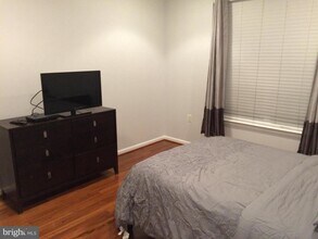 11325 Aristotle Dr-Unit -5-101 in Fairfax, VA - Foto de edificio - Building Photo