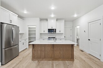 2152 E Deep Purple Ln in Meridian, ID - Building Photo - Building Photo