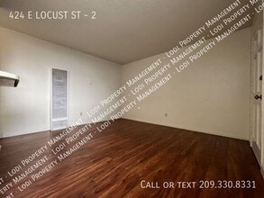 424 Locust St in Lodi, CA - Building Photo - Building Photo