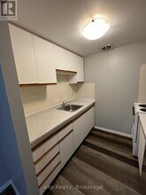 1200 Courtland Ave E in Kitchener, ON - Building Photo - Building Photo