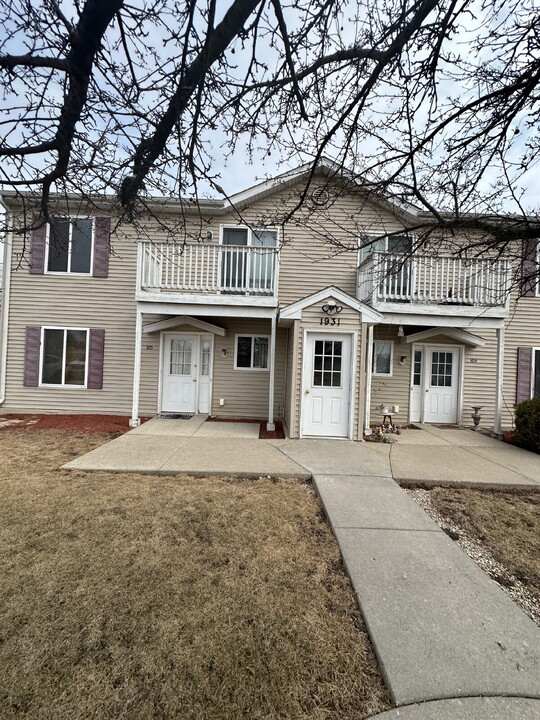 1931 Dupont Dr in Janesville, WI - Building Photo