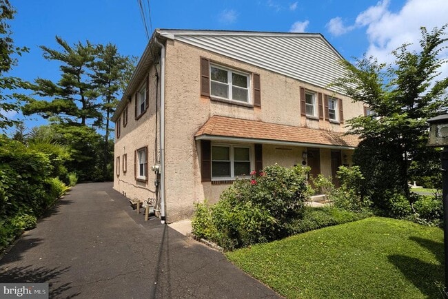 property at 805 Wyndmoor Ave
